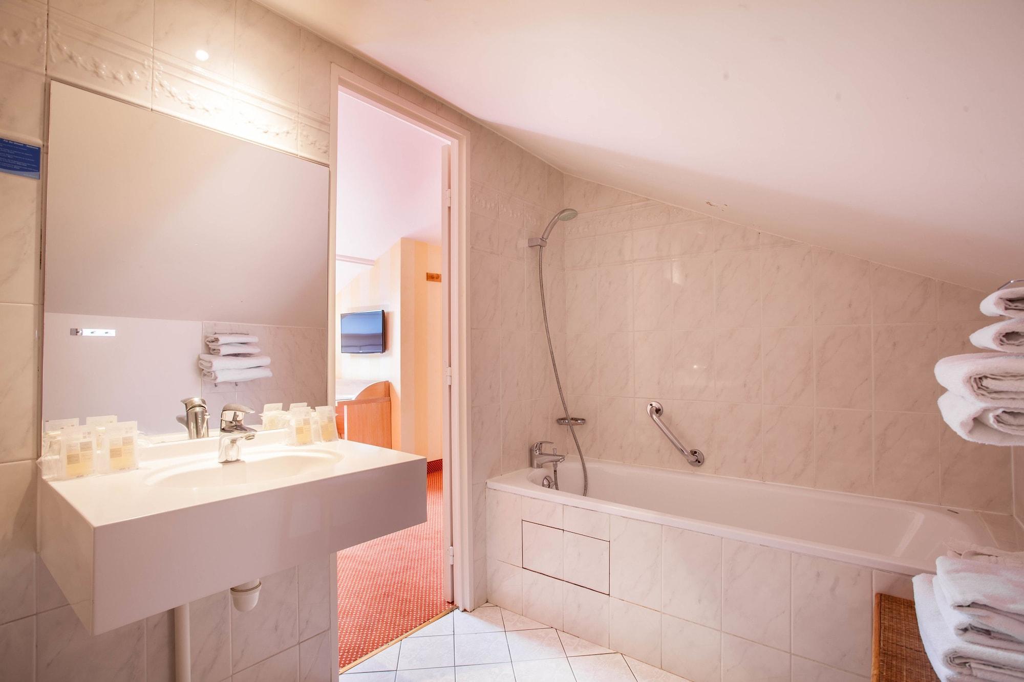 Delambre Hotel 3*