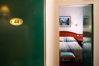 De Genève Hotel 3*