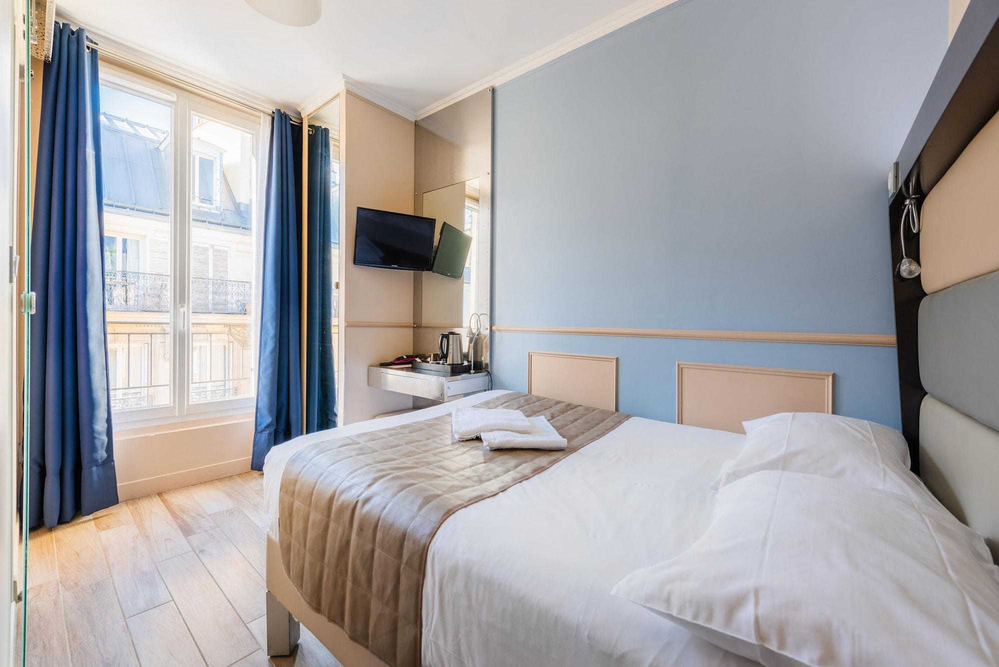 Hotel District Republique 2*