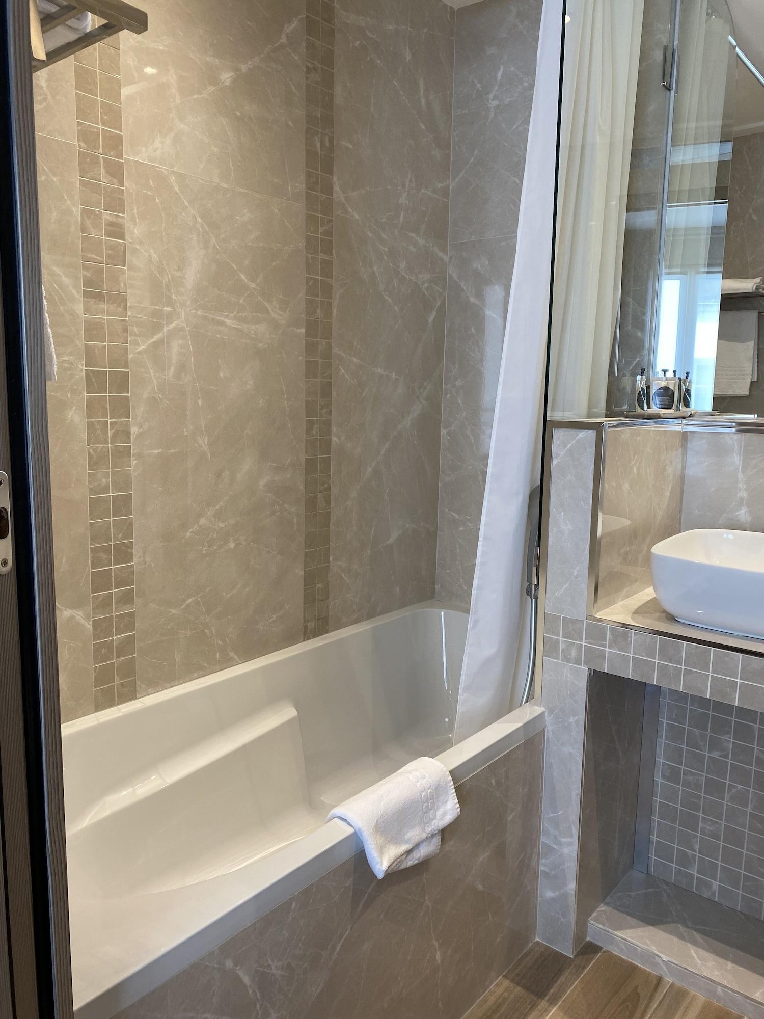 Hotel Louvre Sainte Anne Paris