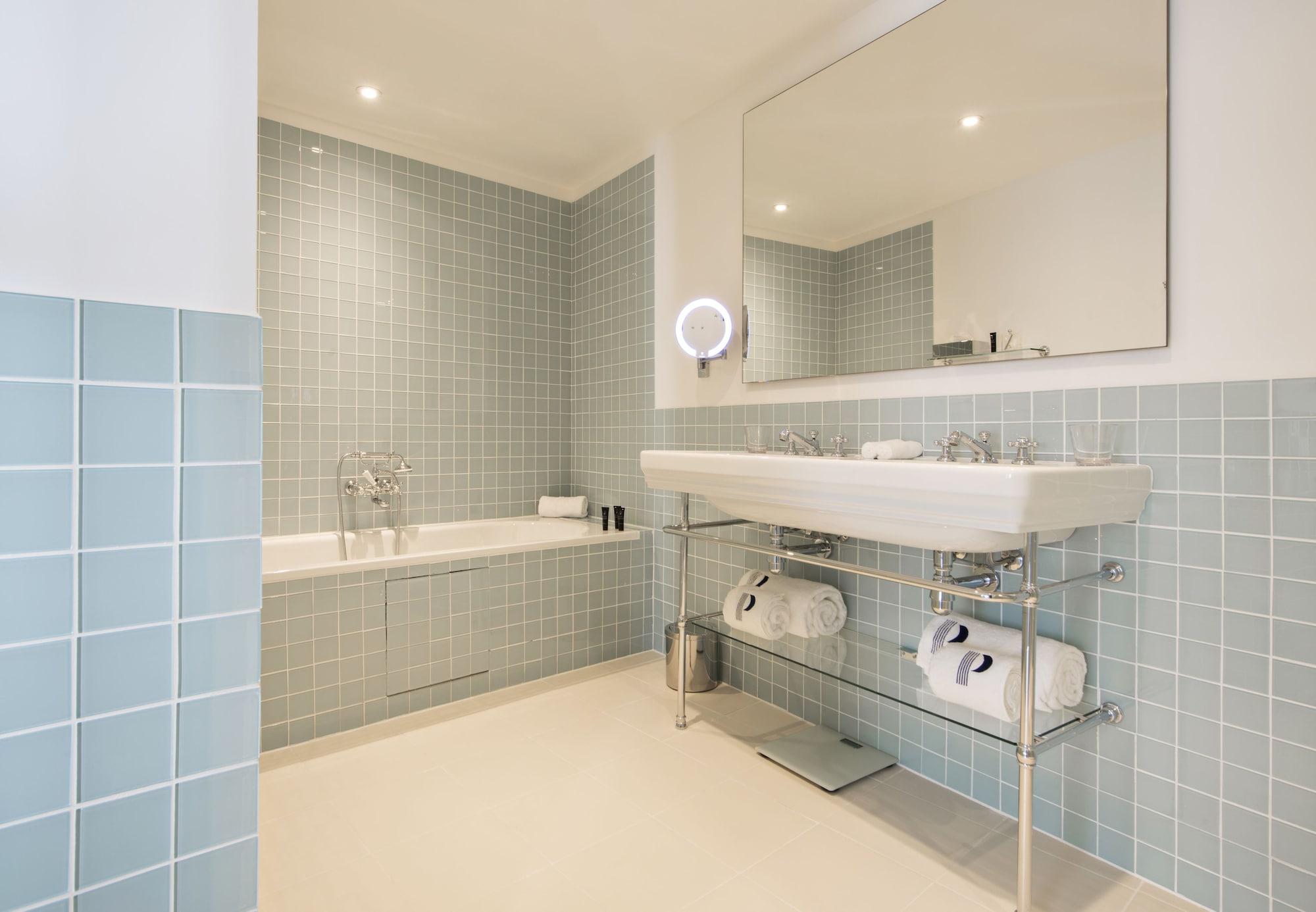 Parister Piscine & Hotel 5*