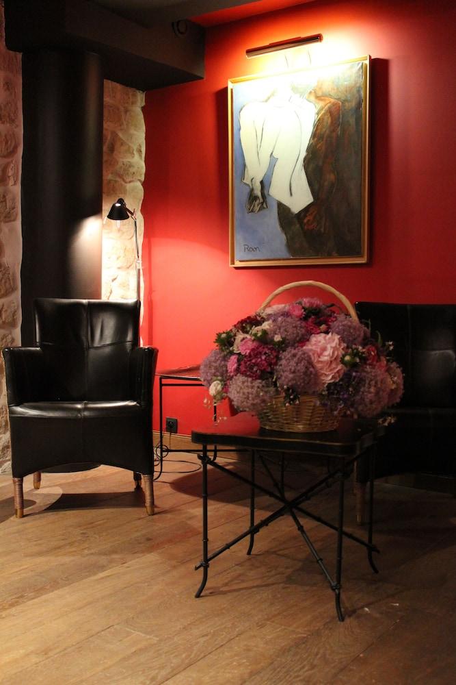 Prince De Conde Hotel