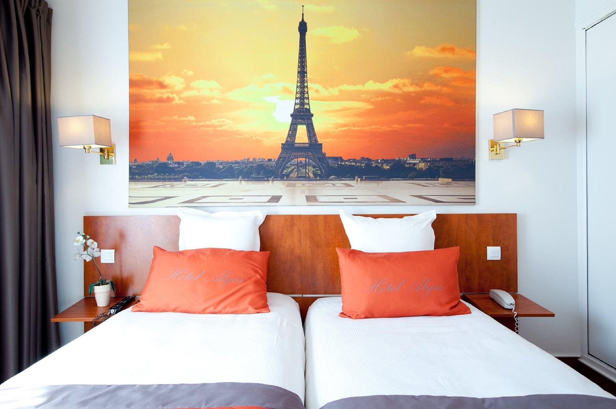 Alyss Saphir Cambronne Eiffel Paris