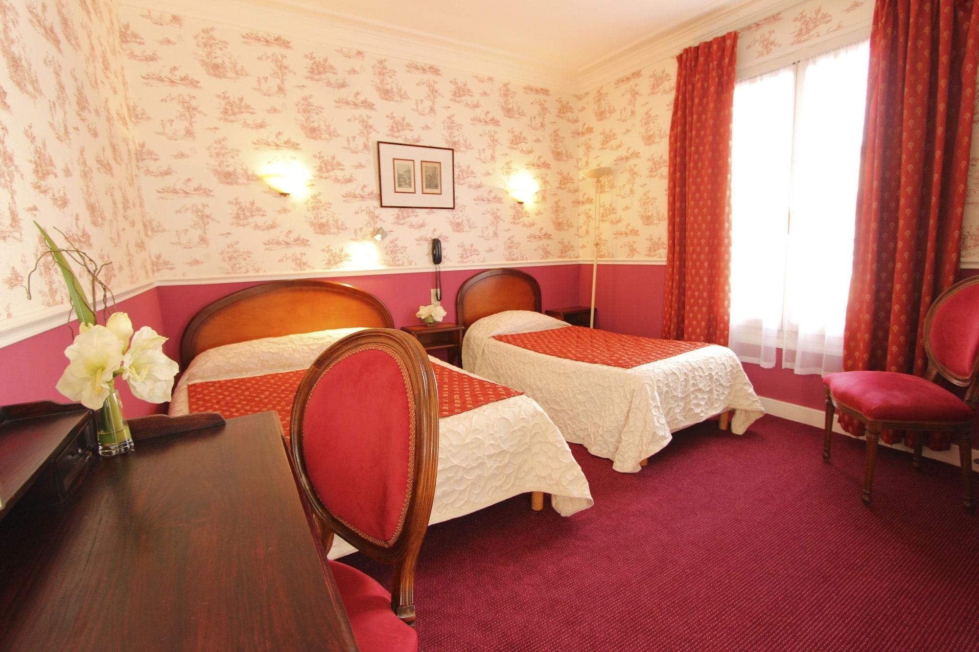 Chopin Hotel 2*