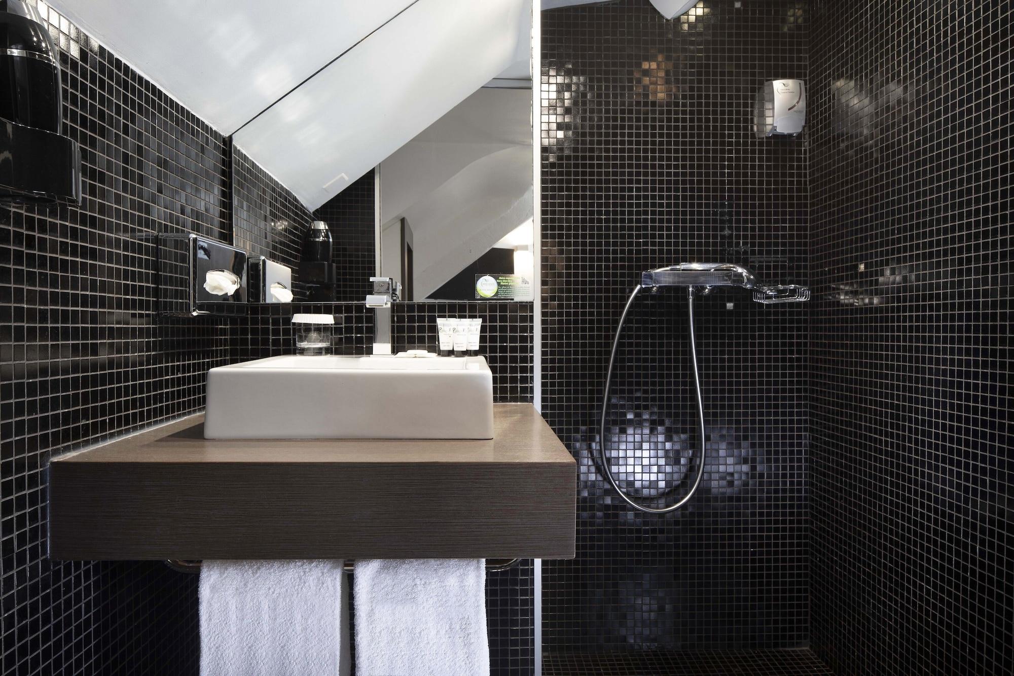 De La Gaite Hotel