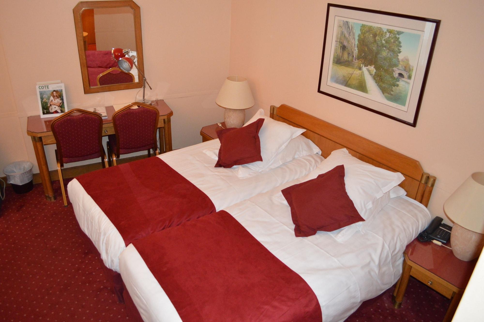 Royal Elysées 4*
