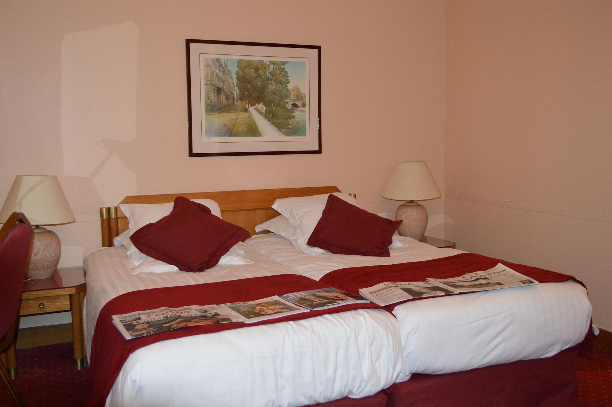 Royal Elysées 4*