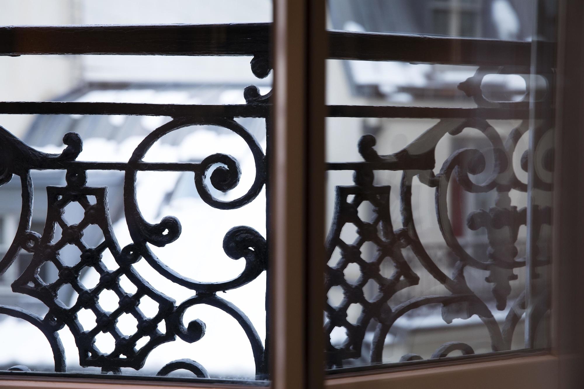 Hotel Dress Code Paris
