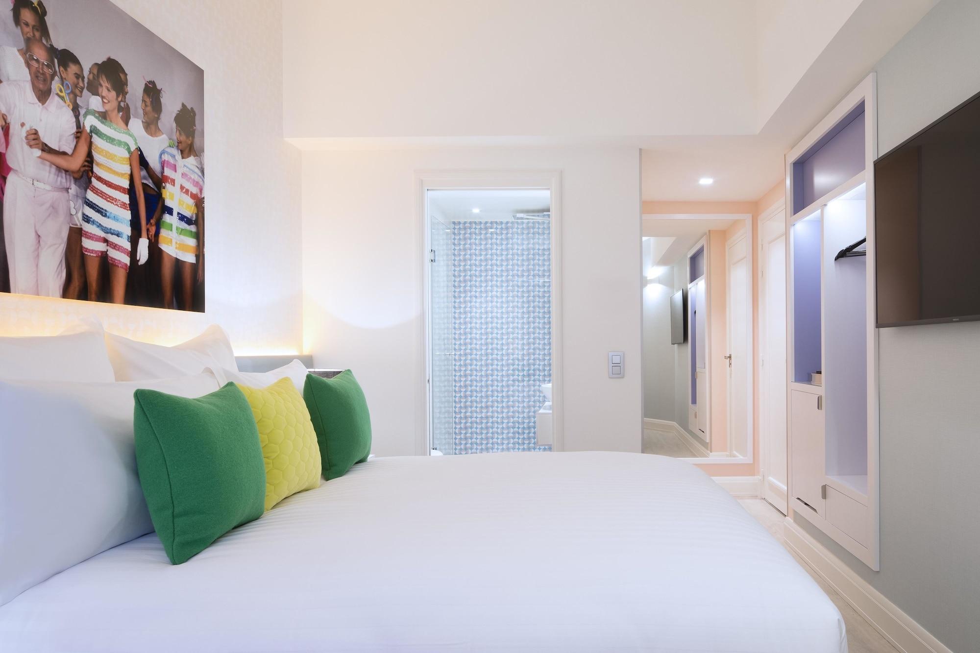 Hotel Dress Code Paris