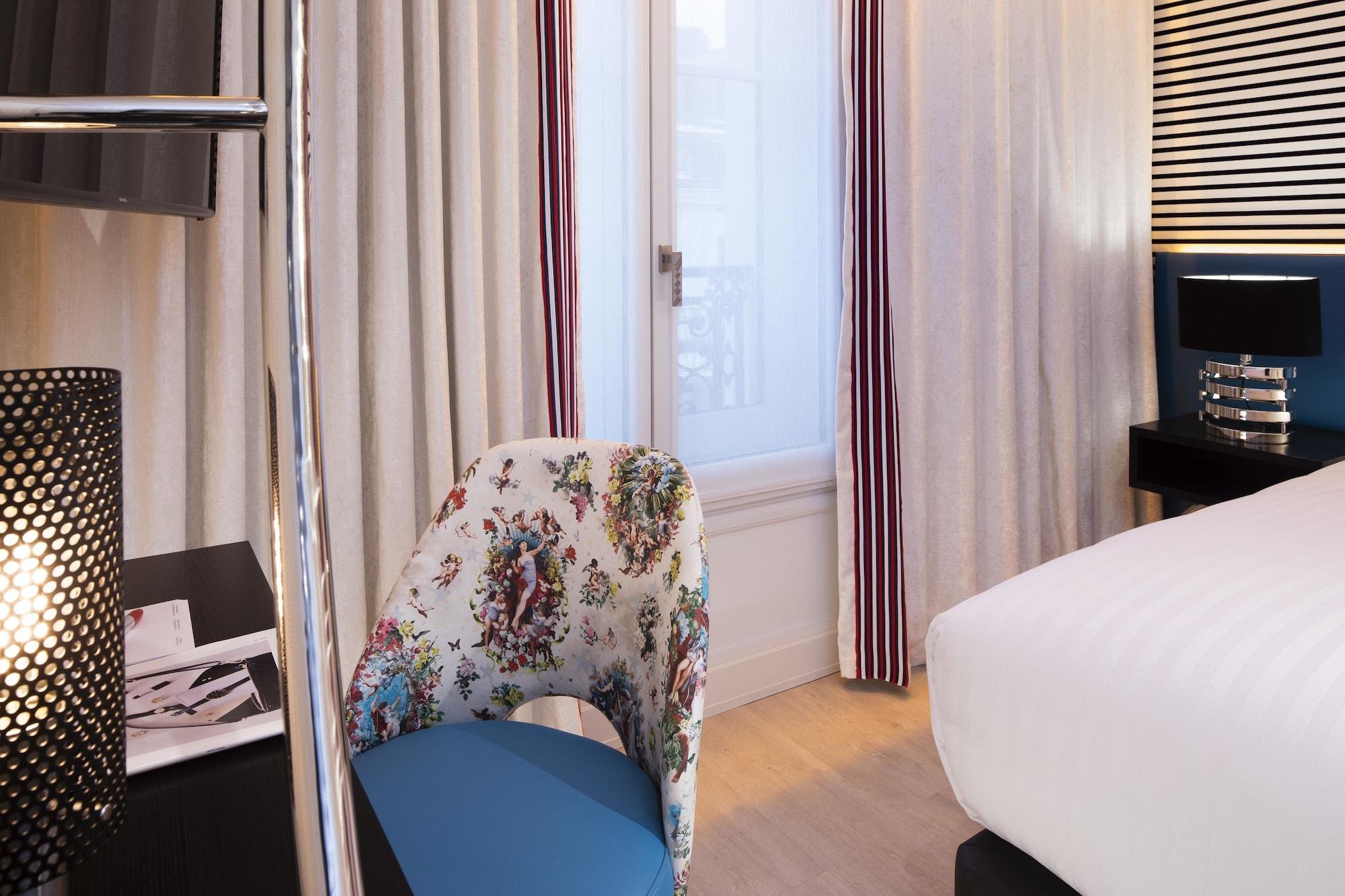 Dress Code 4* Paris