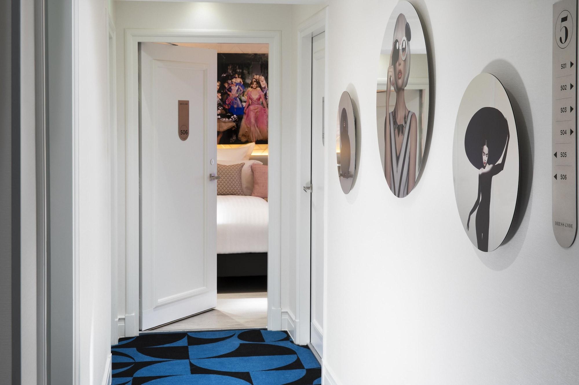 Hotel Dress Code Paris