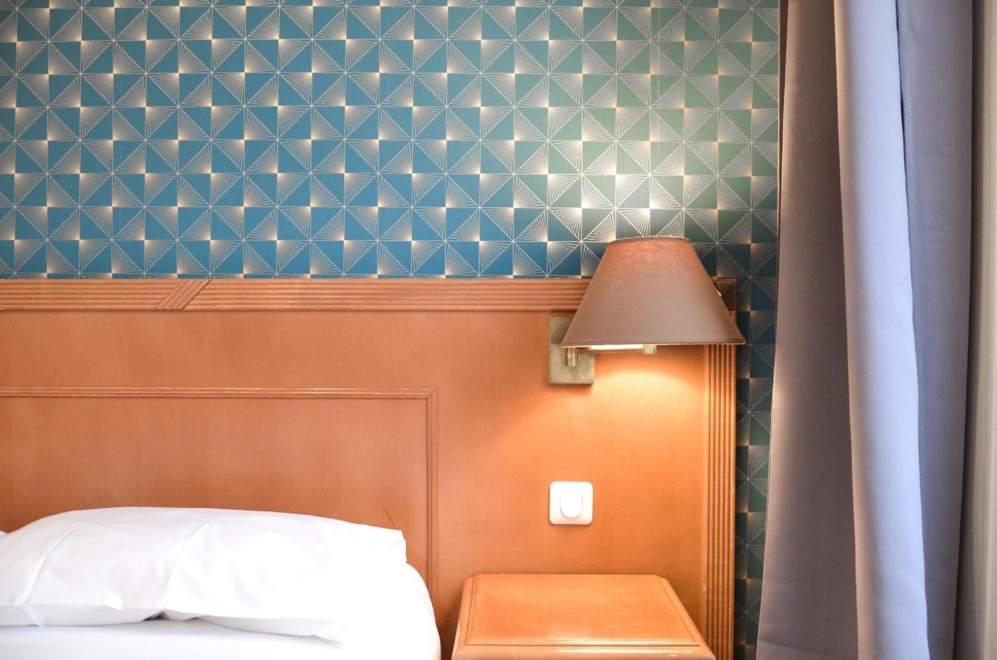 Hotel De La Perdrix Rouge 2*