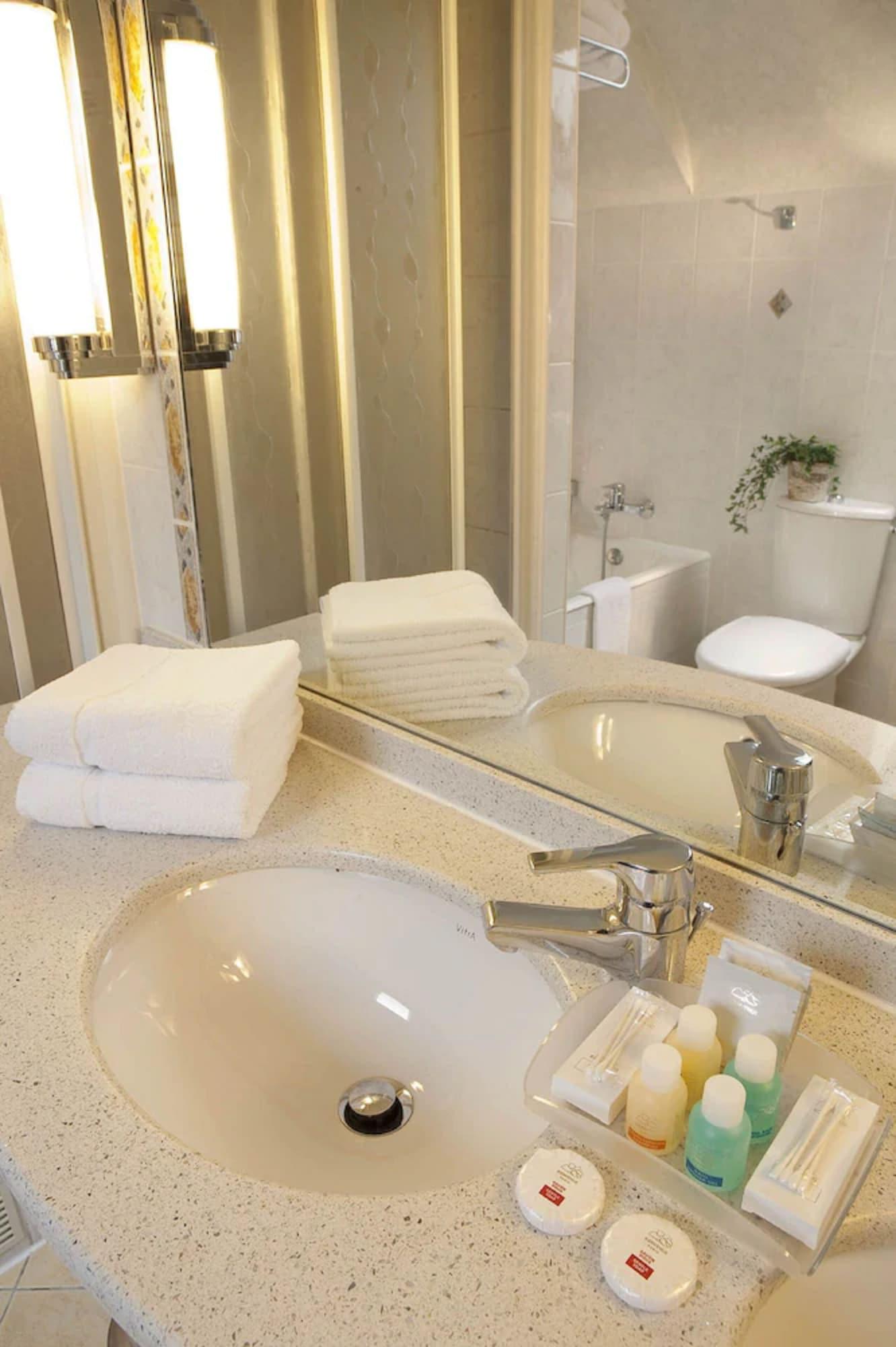 Louvre Bons Enfants Hotel 3*