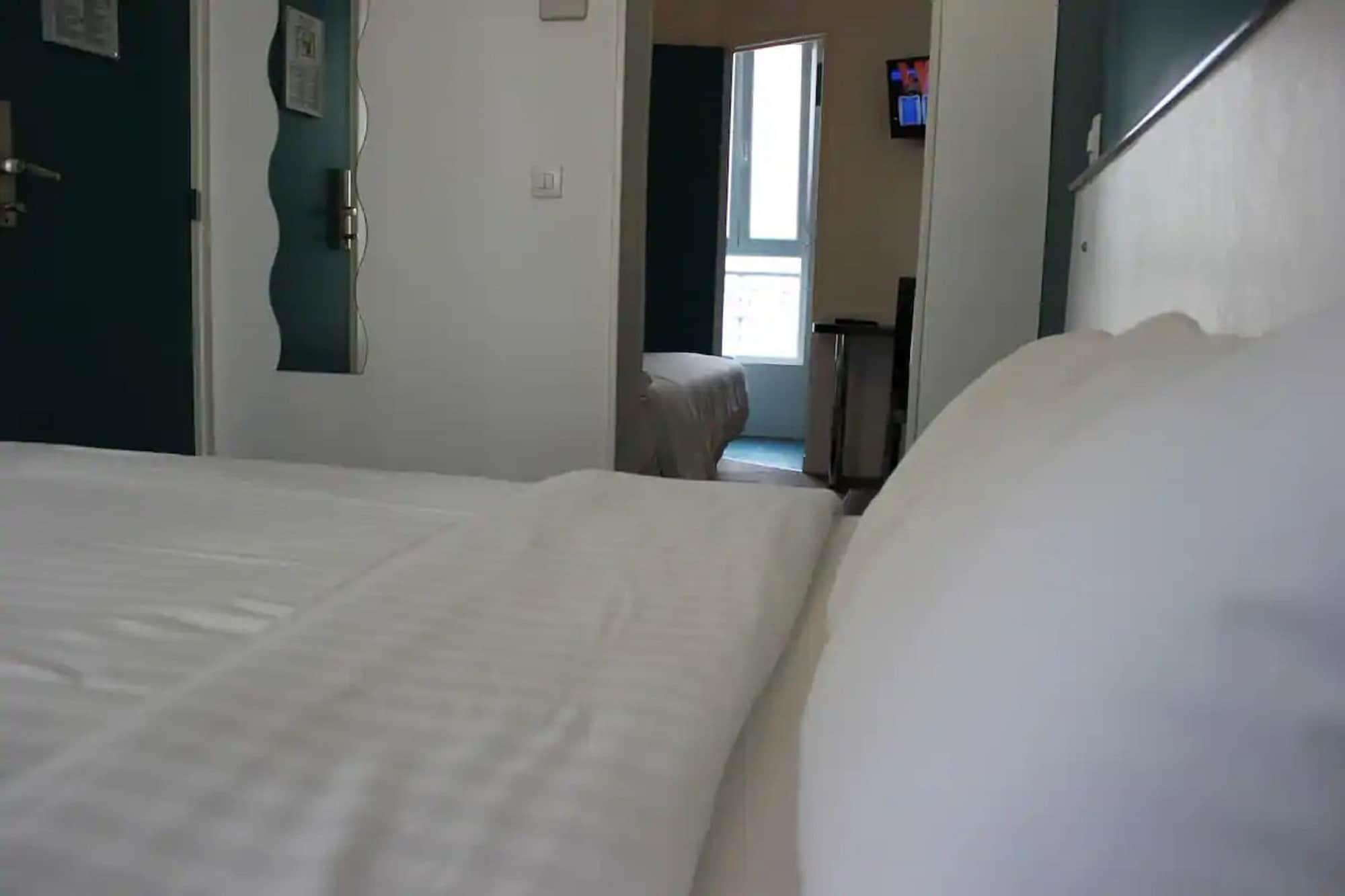 Royal Wagram Hotel 2*