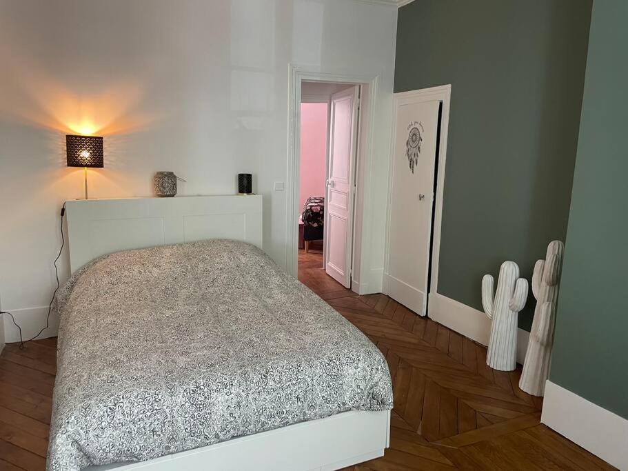 The Avenue Ternes Apartment