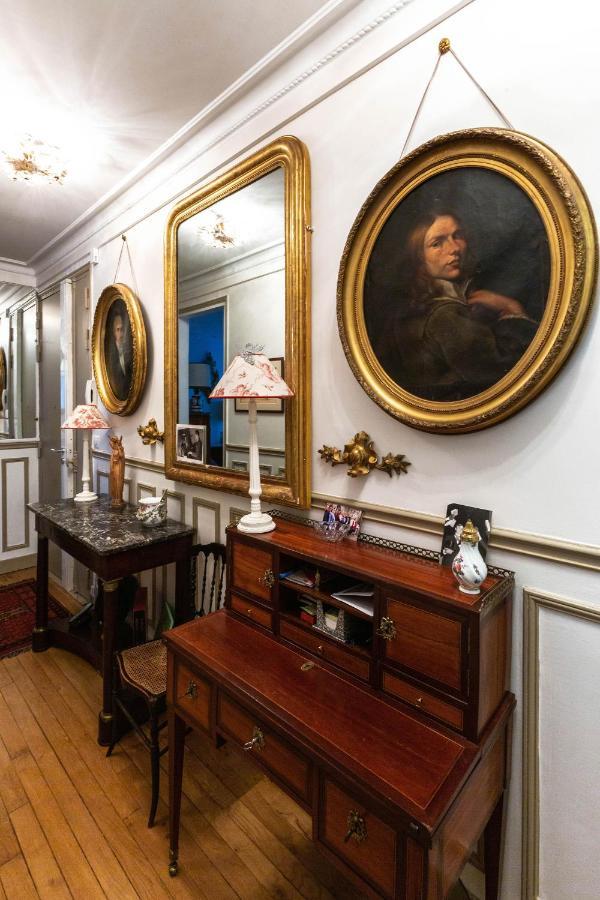 Apartment Veeve - The Timekeeper Paris