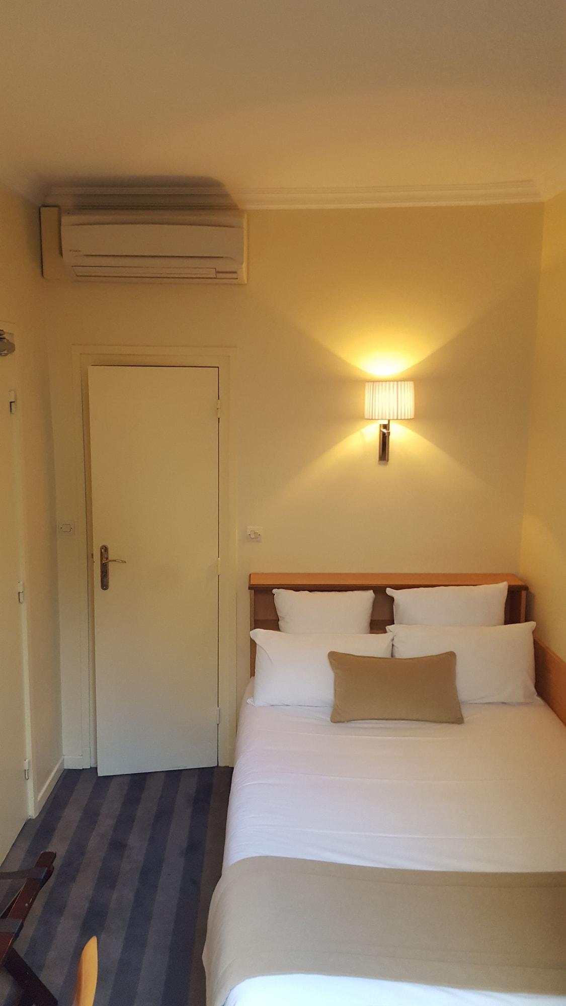 Saint Cyr Etoile 3* Paris