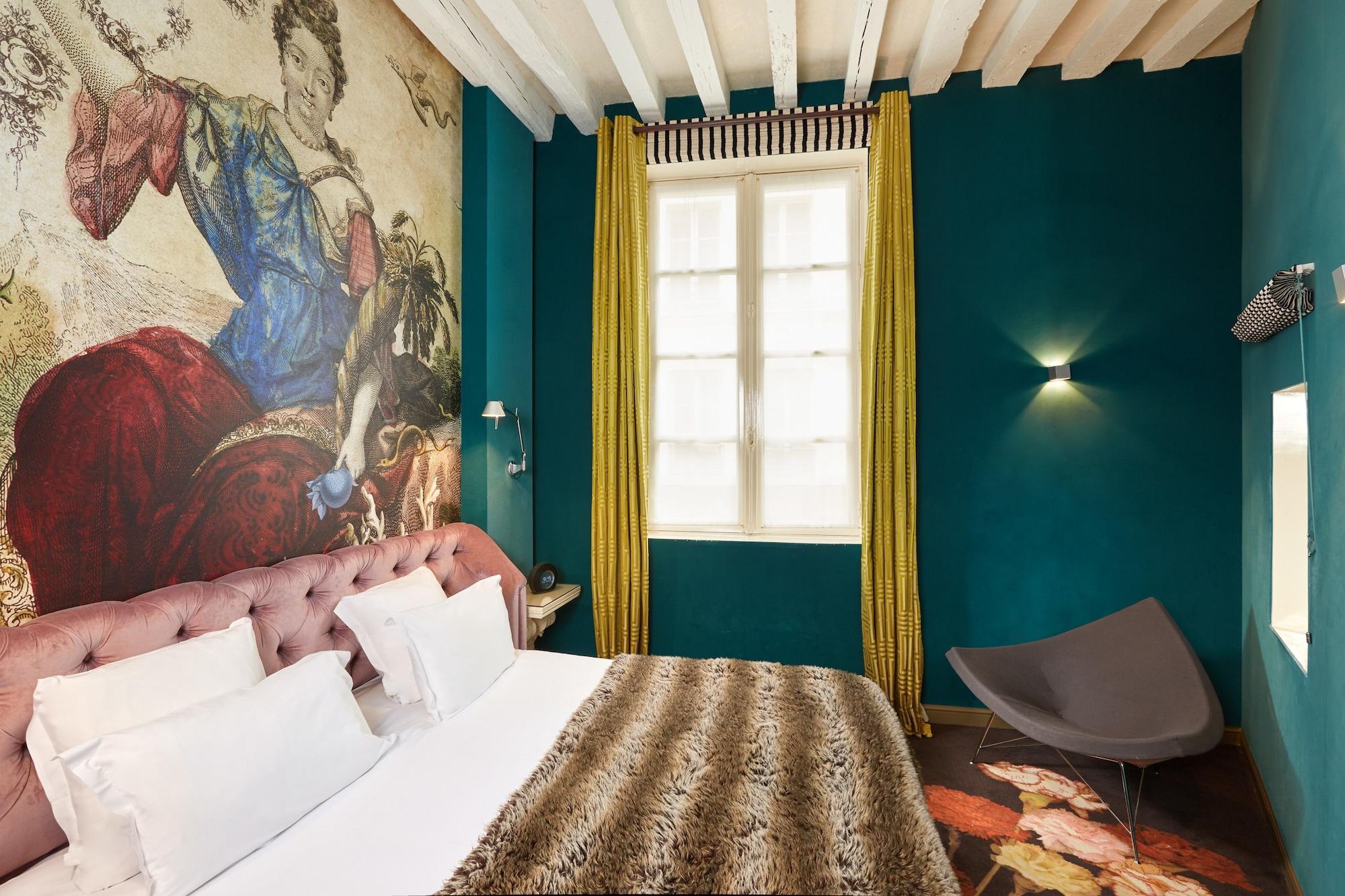 Du Petit Moulin, Haute Couture By Lacroix 4* Paris