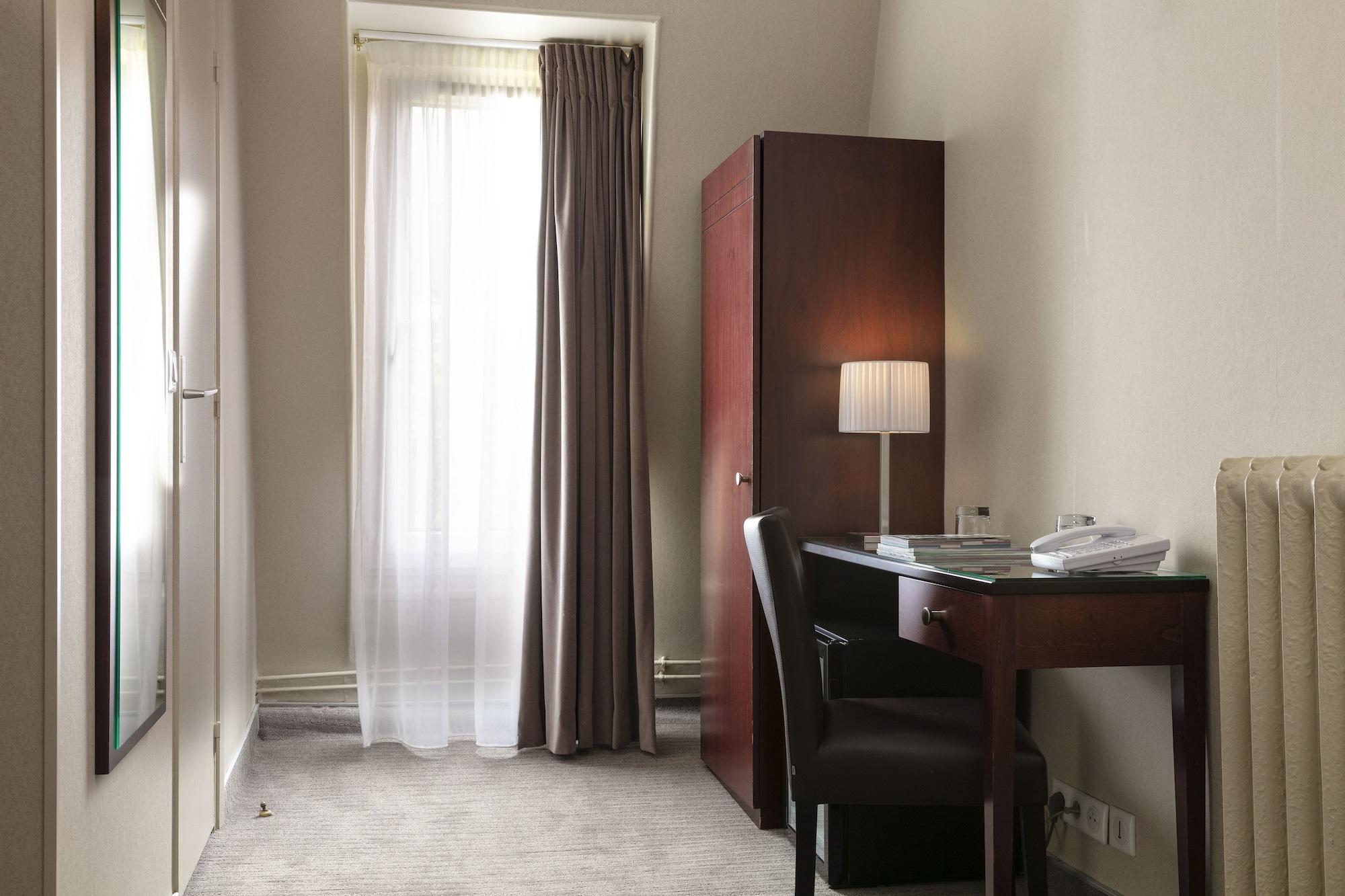 Hotel Saint Cyr Etoile Paris