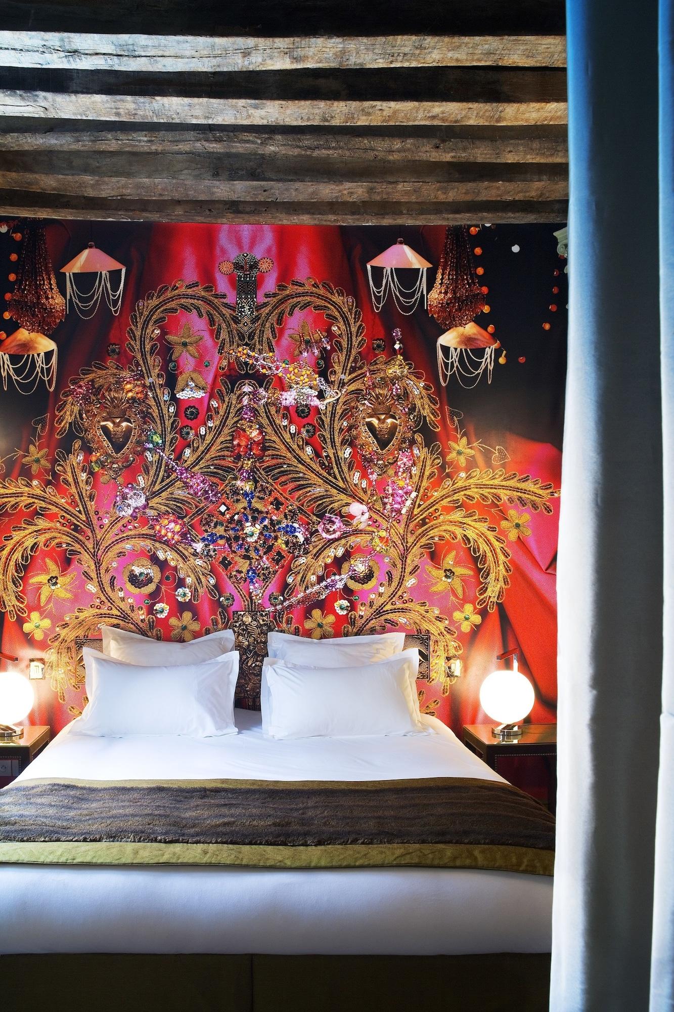 Du Petit Moulin, Haute Couture By Lacroix 4* Paris