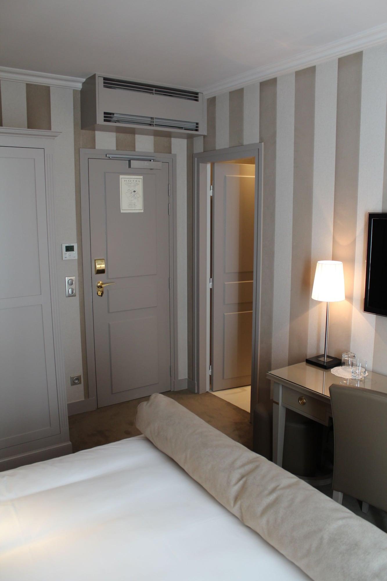 Saint Cyr Etoile 3* Paris