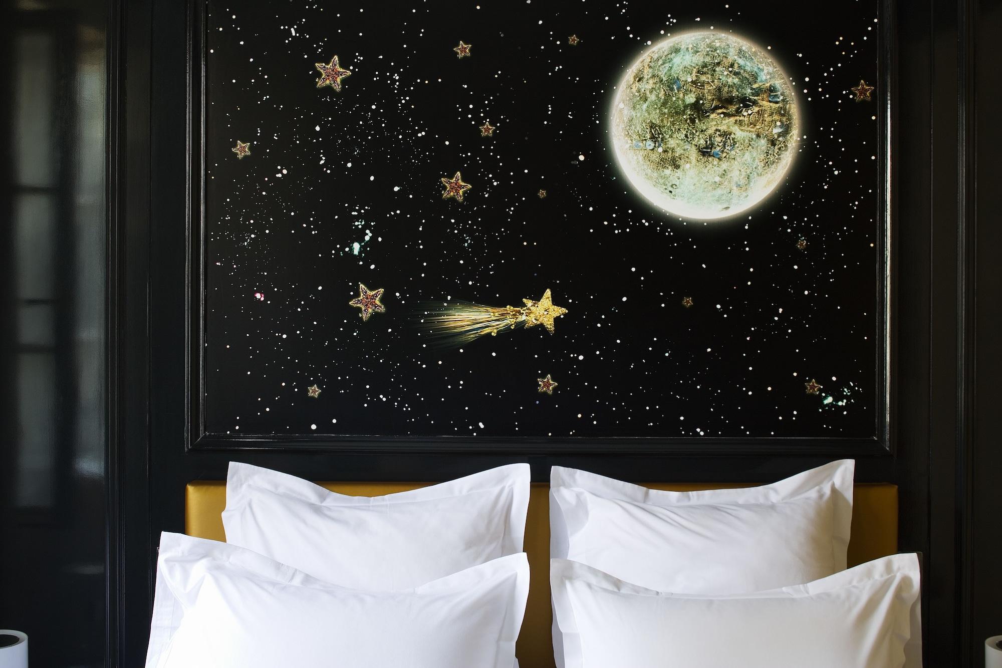 Du Petit Moulin, Haute Couture By Lacroix Hotel Paris