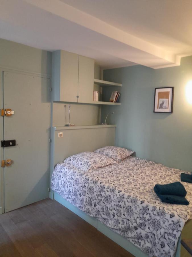 Appartement Studio équipé Métro Abbesses à Montmartre *