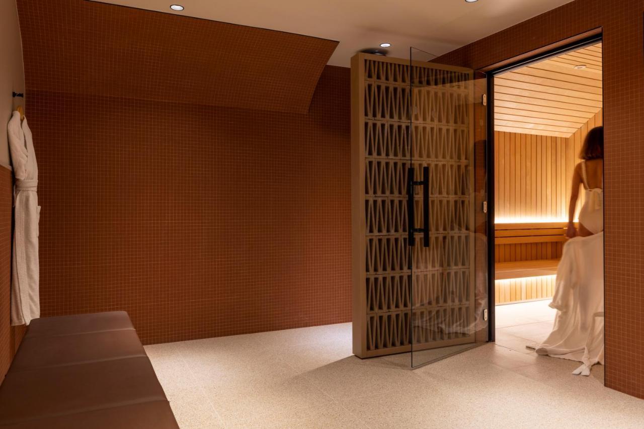 Toujours & Hotel 4*