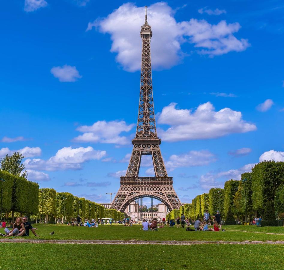 1607b - Wonderful With Terrace On Garden Paris