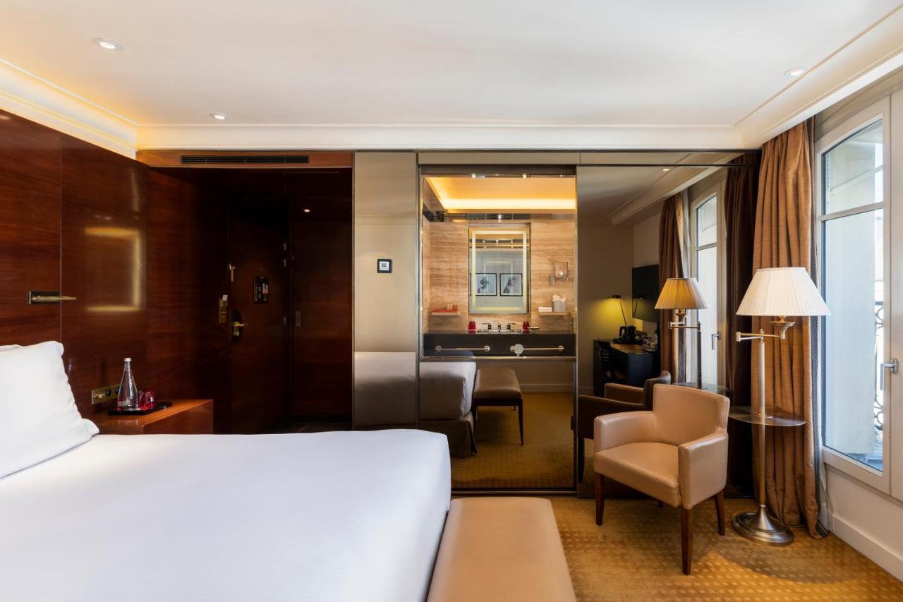Montaigne 5* Paris