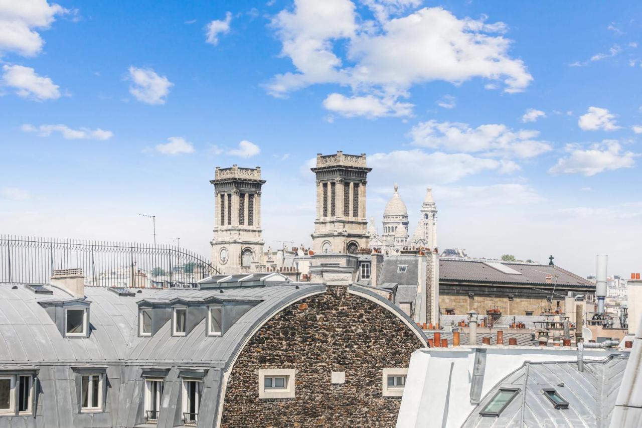 Artists' On The Roofs Of Montmartre - Welkeys * Paris