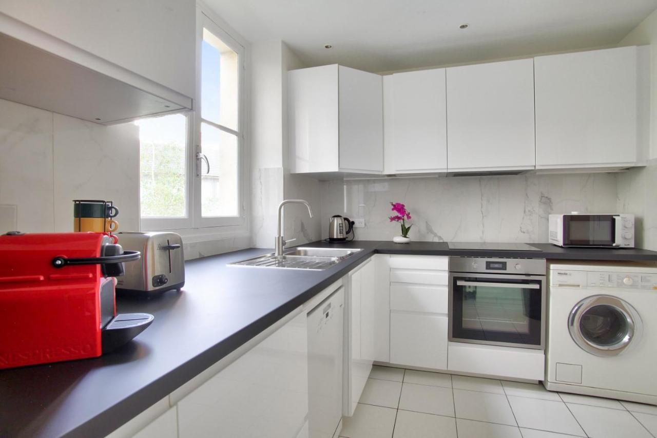 2 Bedrooms Tour Eiffel Breteuil Apartment