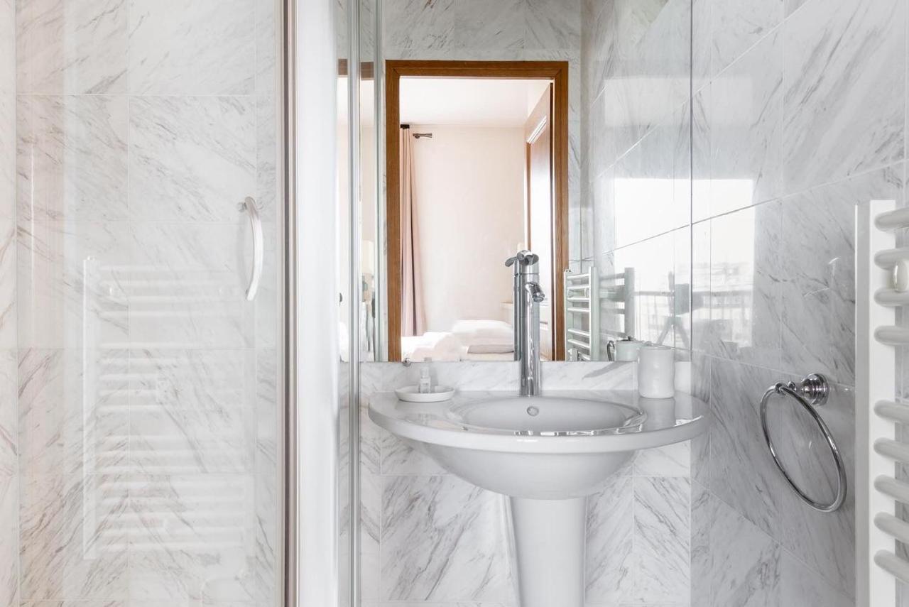 Apartamento Hsh Luxury Montaigne Francois 1er Paris