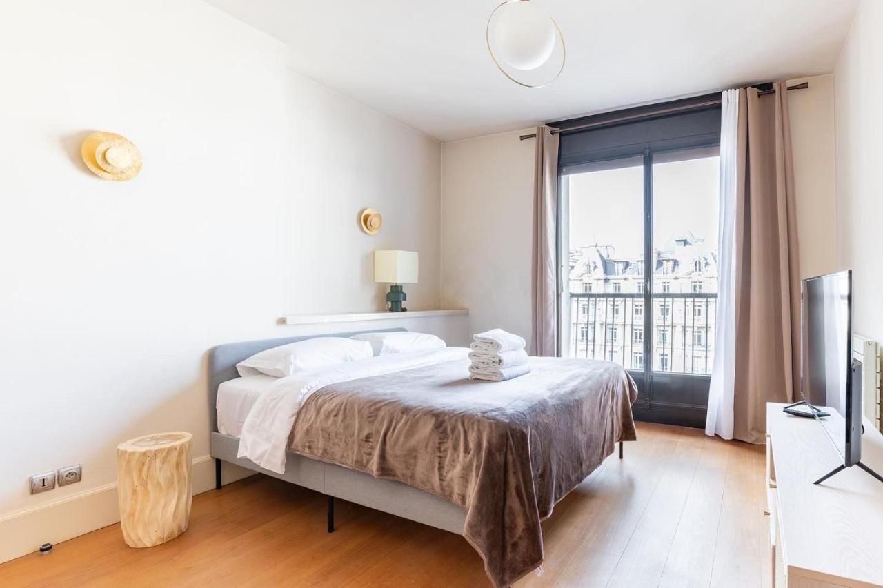 Hsh Luxury Montaigne Francois 1er Paris