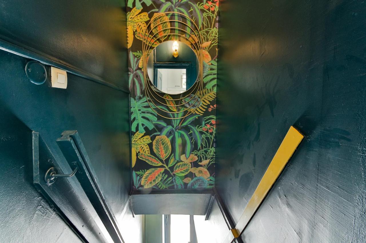 Independant Flat: Canal St Martin&trains Stations! Apartamento