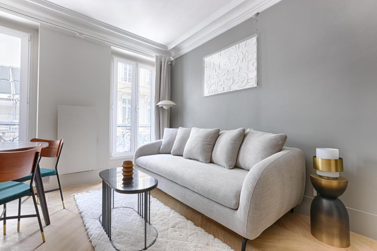 Unique Luxury Parisian Flat 2br/6p -champs Elysees *