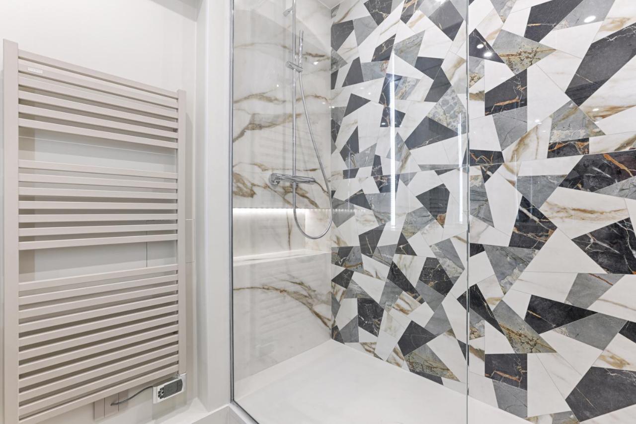 Unique Luxury Parisian Flat 2br/6p -champs Elysees Apartamento *