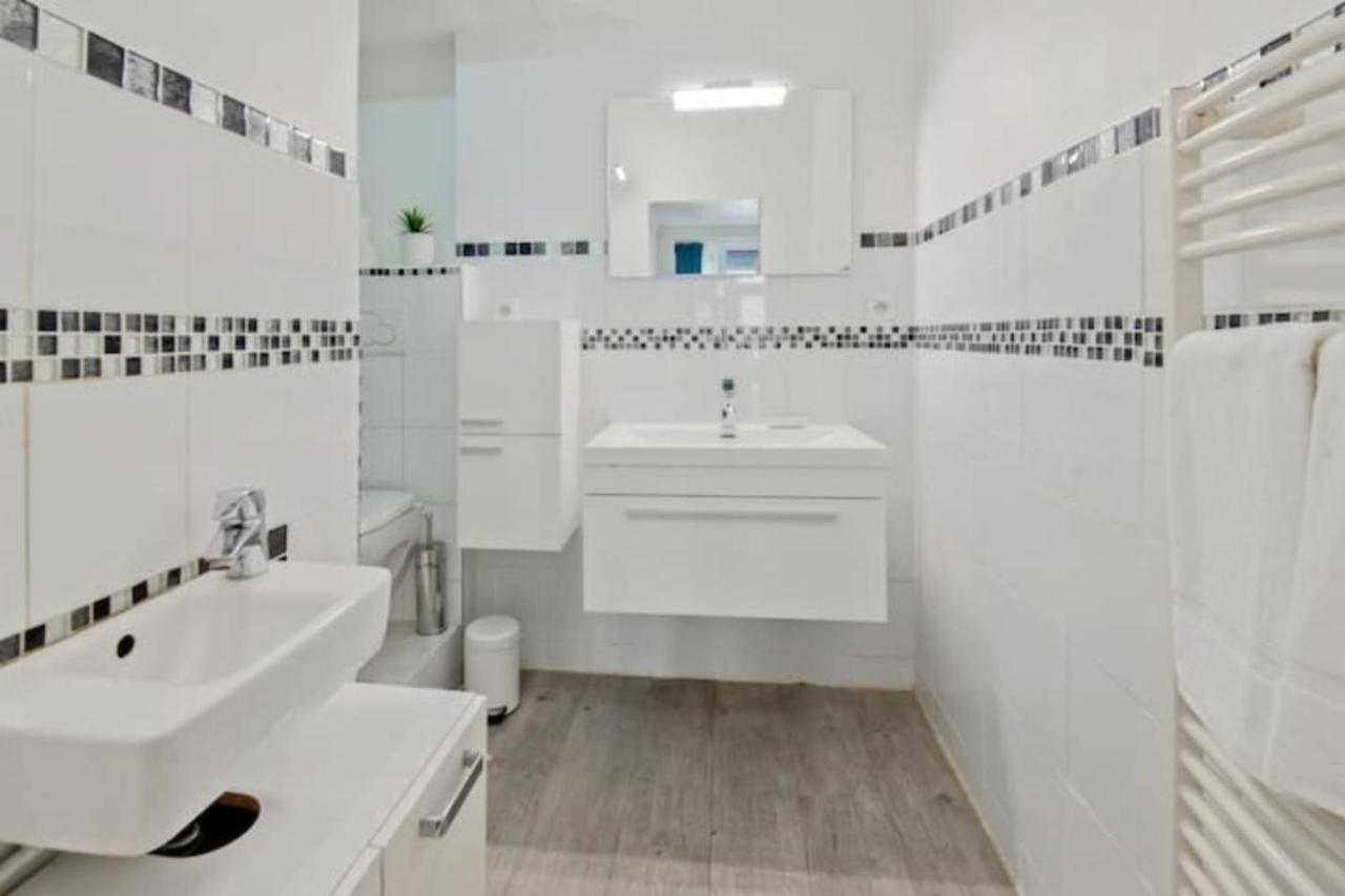 Cozy 2 Bedroom In * Paris