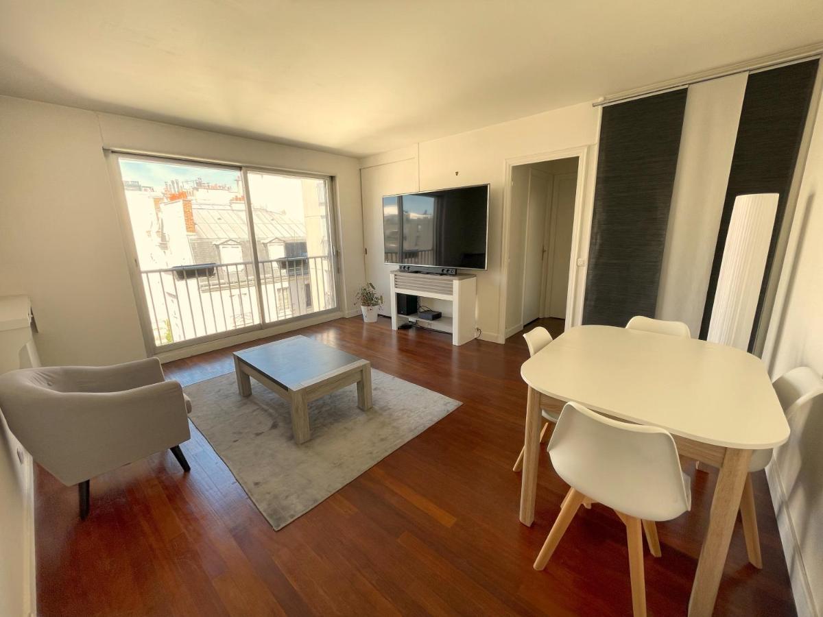 Champs Elysees Et Parc Monceau : Charmant Logement Lumineux Paris