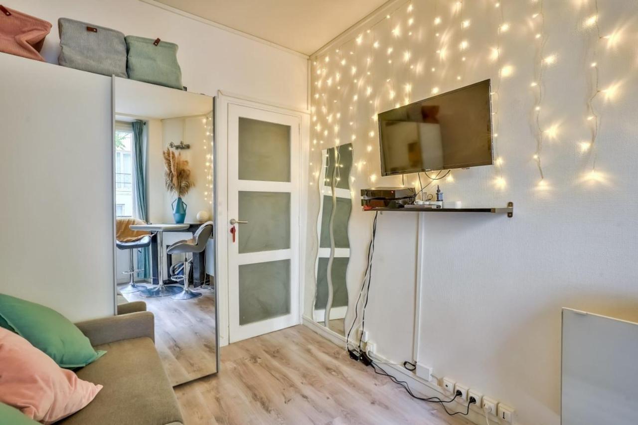 Small Parisian Cocoon Located In The 18th District Apartment Paris