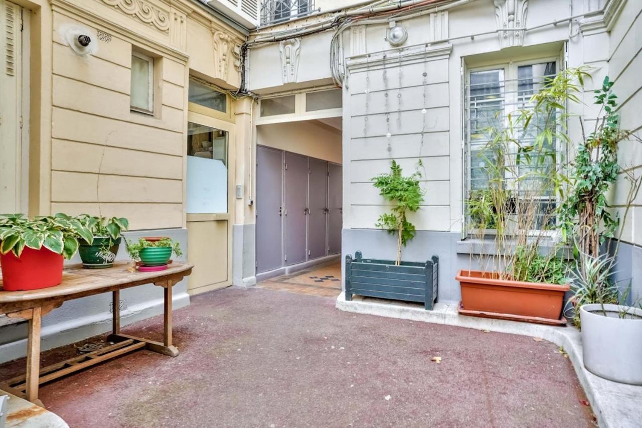 Apartment Small Parisian Cocoon Located In The 18th District *