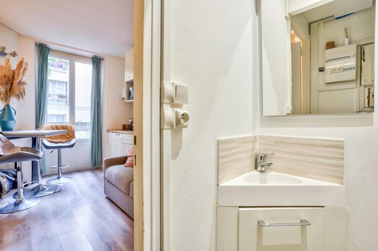 Small Parisian Cocoon Located In The 18th District