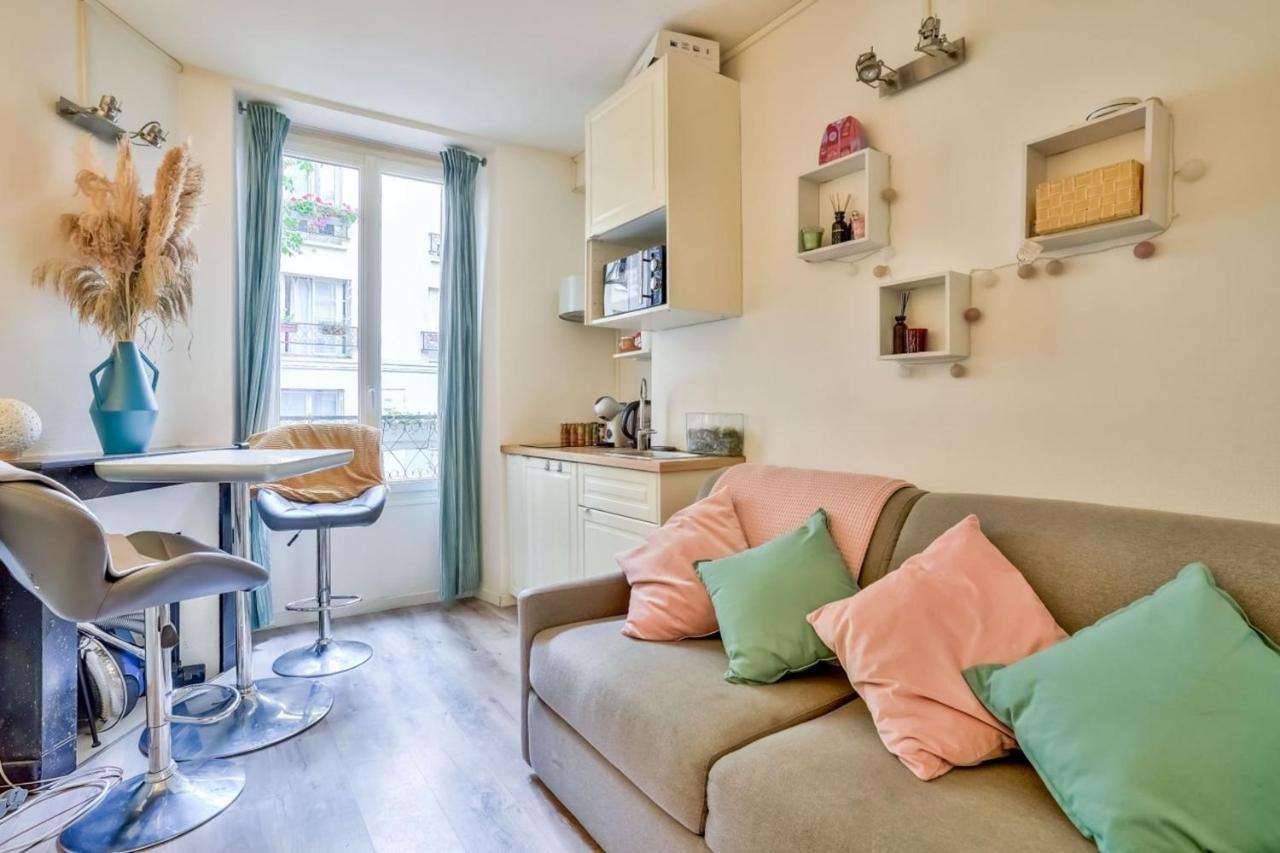 Small Parisian Cocoon Located In The 18th District Apartment Paris