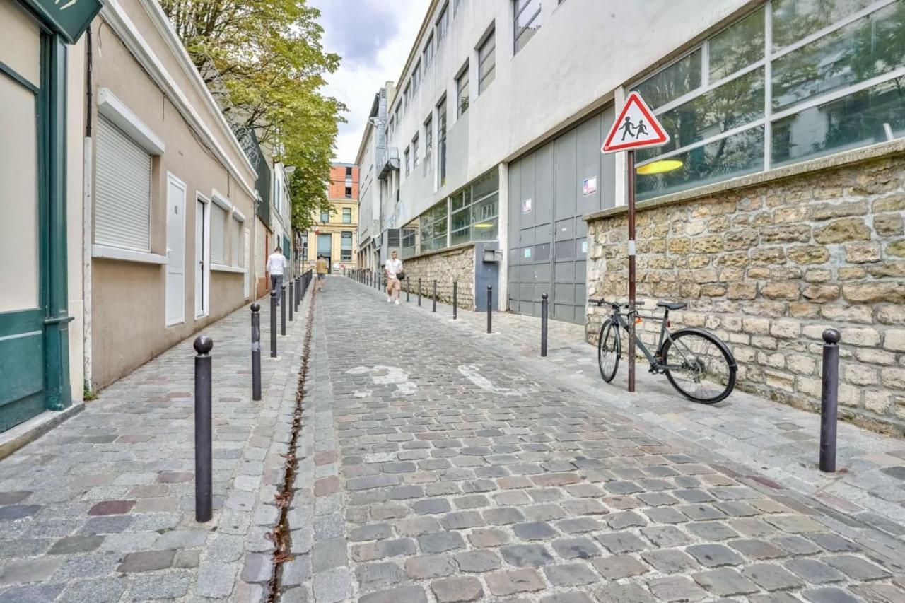 Small Parisian Cocoon Located In The 18th District Paris