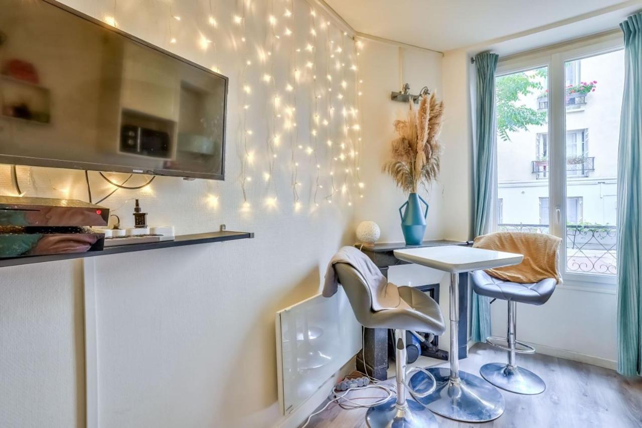 Small Parisian Cocoon Located In The 18th District Apartment *