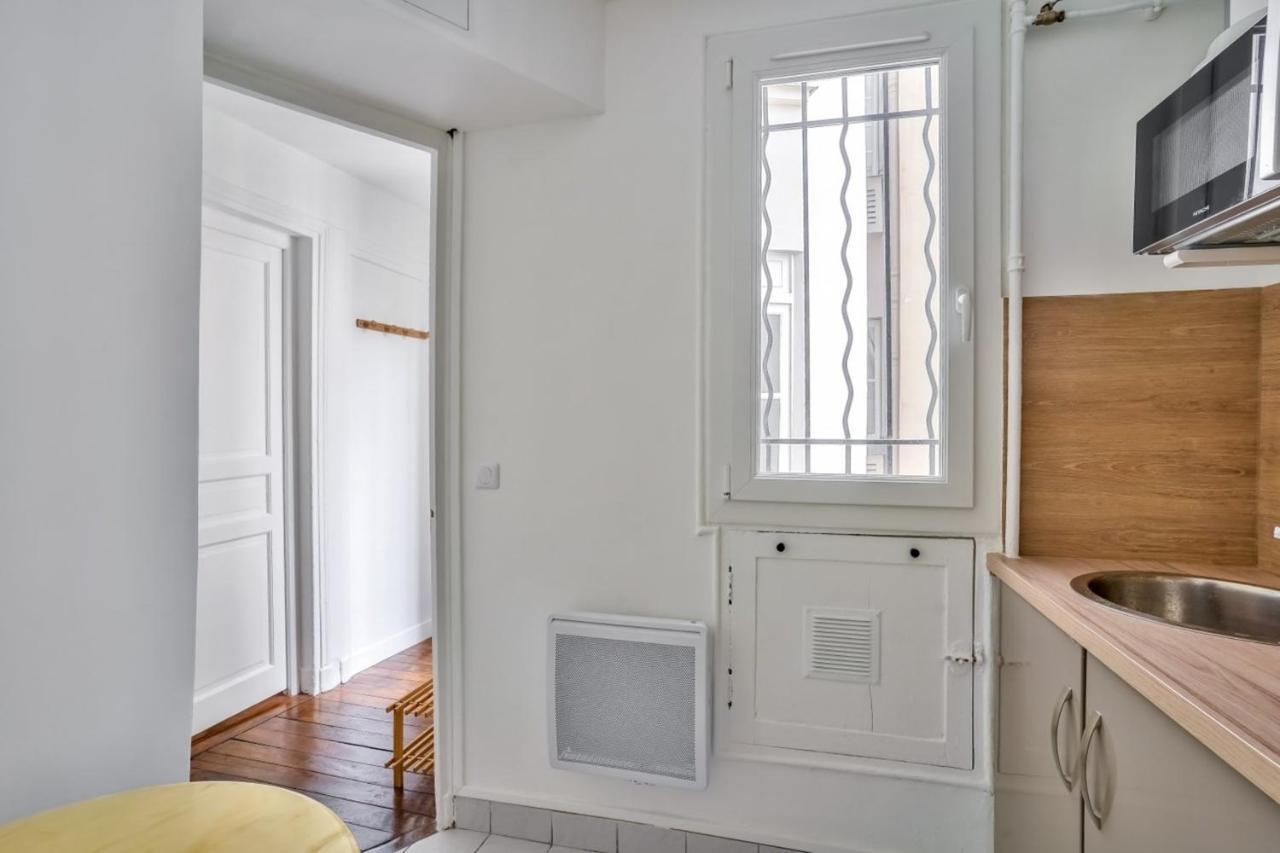 Cosy And Bright Located In 18 * Paris