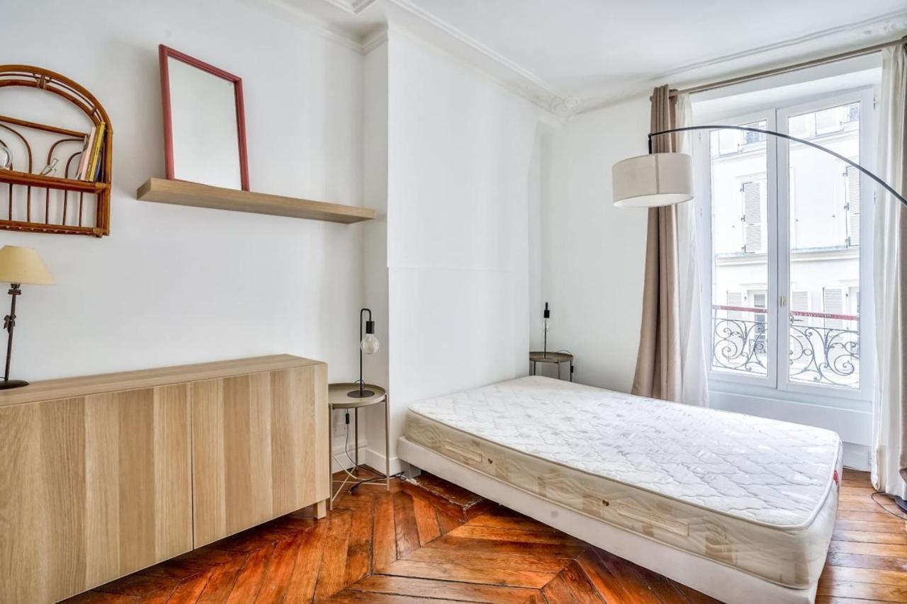 Cosy And Bright Located In 18 Paris