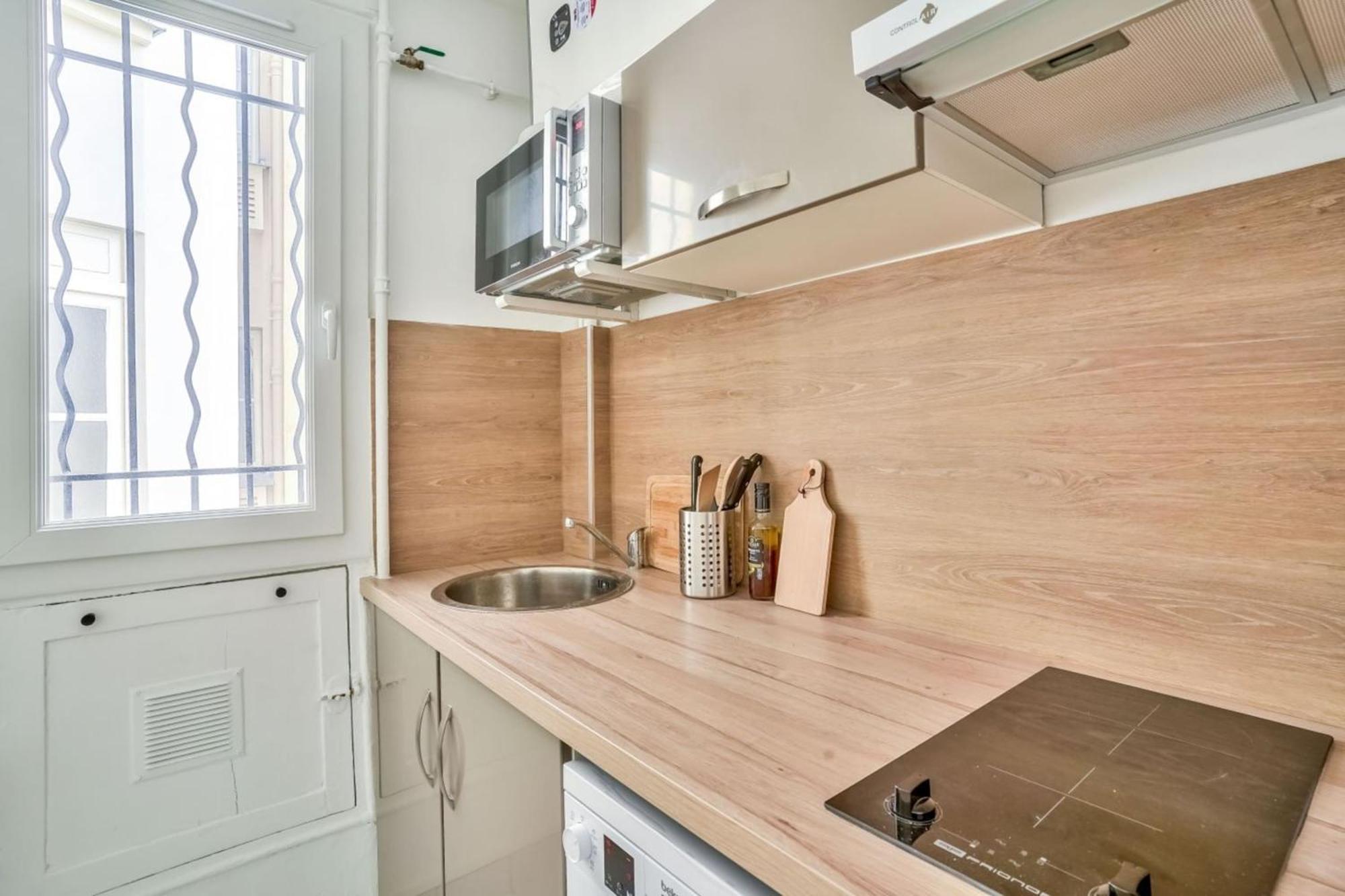 Cosy And Bright Located In 18 * Paris