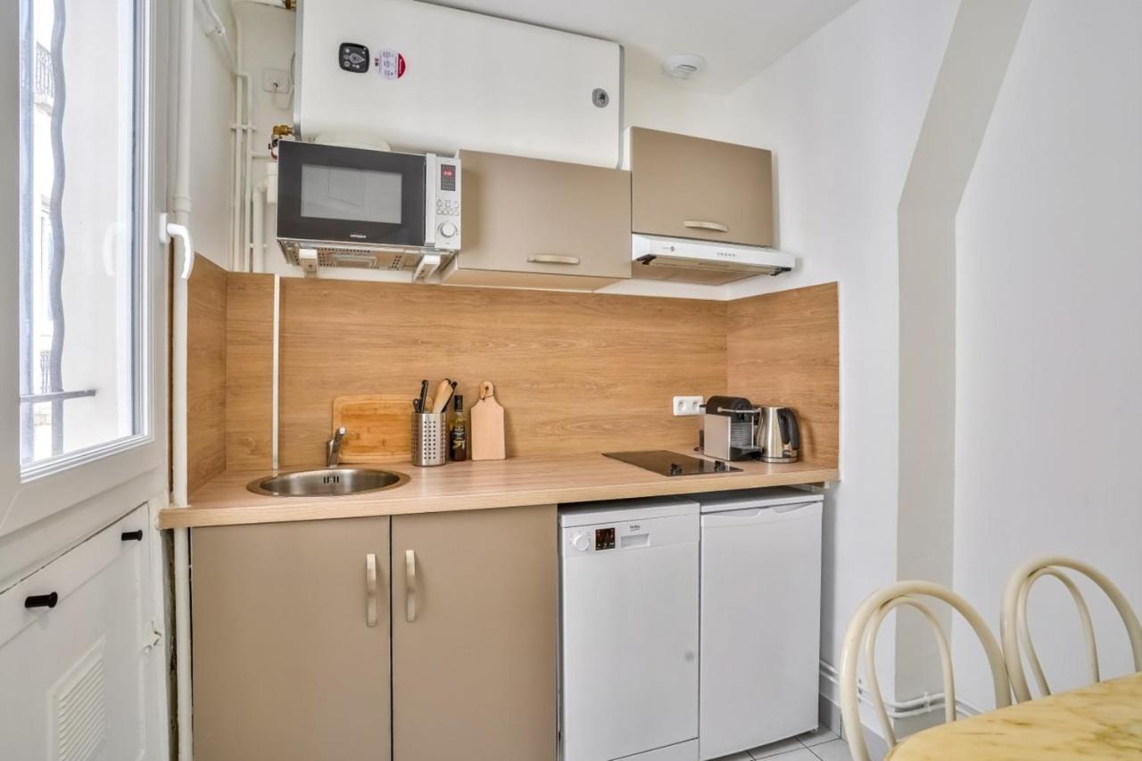 Cosy And Bright Located In 18 Paris