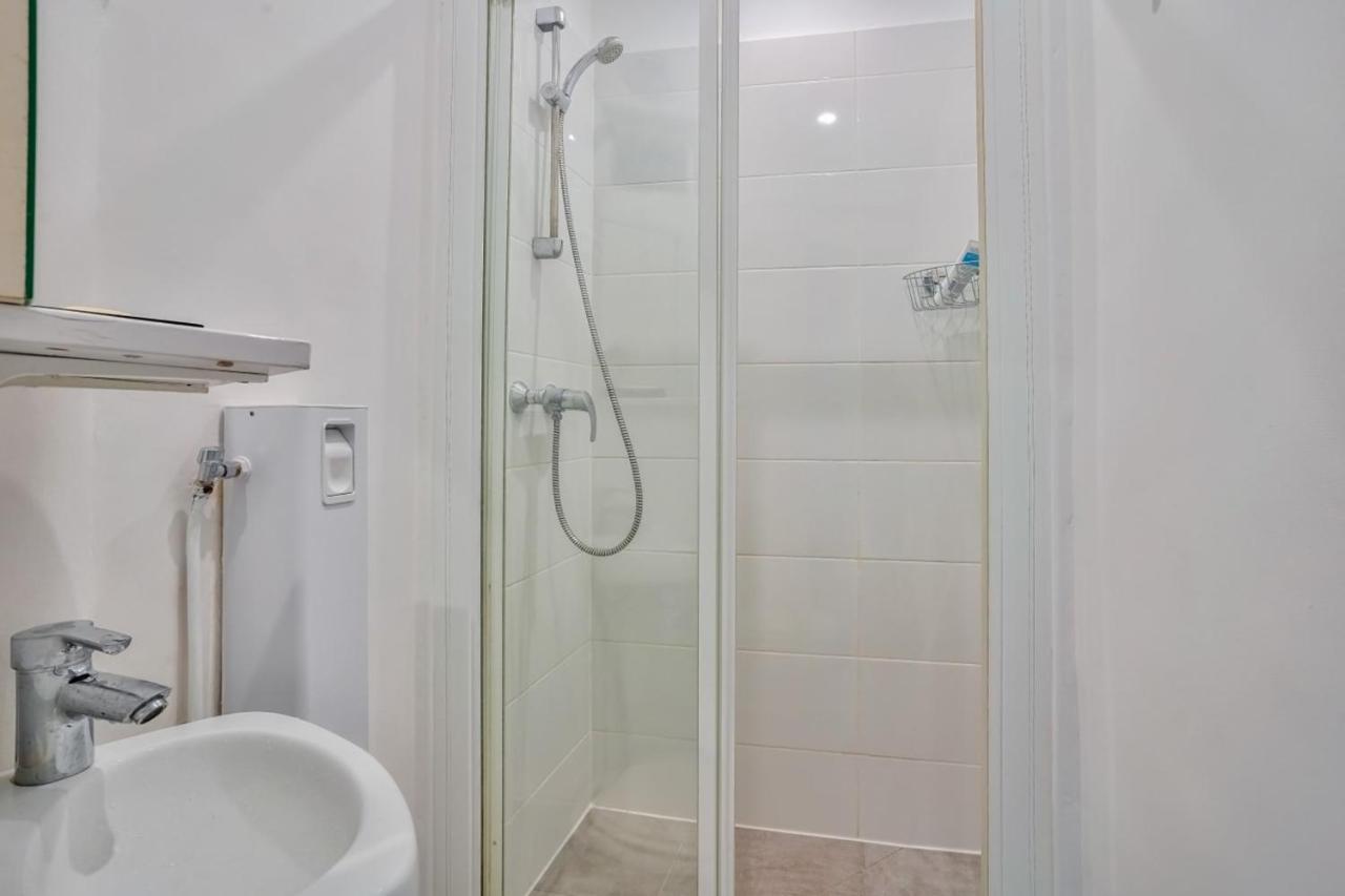 Cosy And Bright Located In 18 Paris